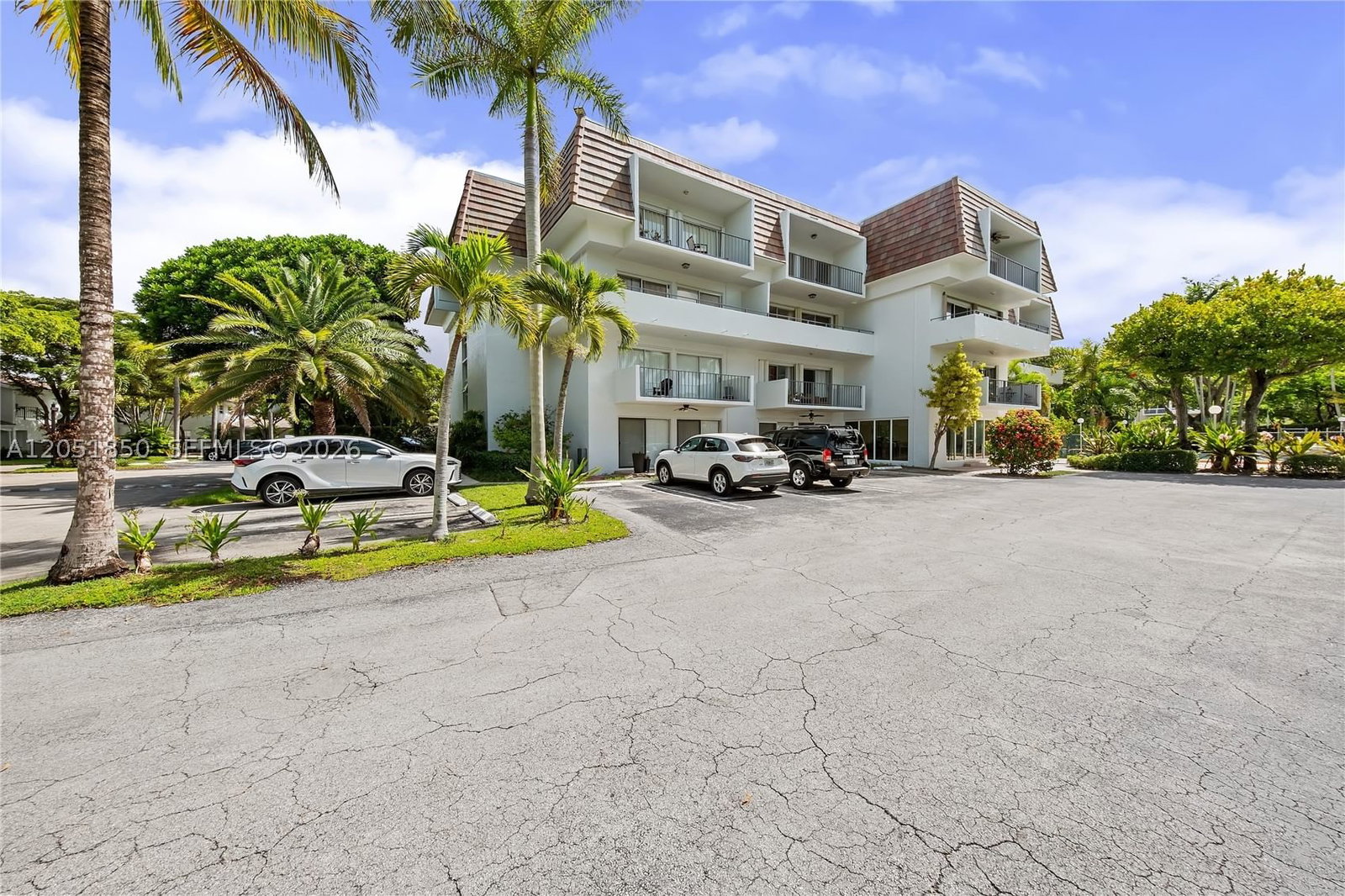 Real estate property located at 7900 Camino Cir #406, Miami-dade, Camino Circle Condo, Miami, FL
