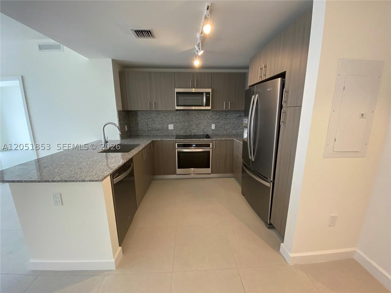 Real estate property located at 5350 84th Ave #706, Miami-dade, 5350 Park Condo, Doral, FL