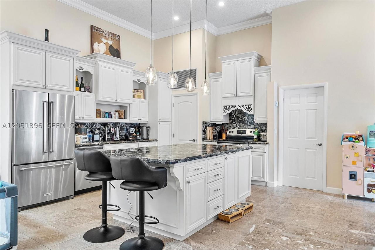 Real estate property located at 2707 Parkview Dr, Broward, Harbourwood Sketch Of Sur, Hallandale Beach, FL