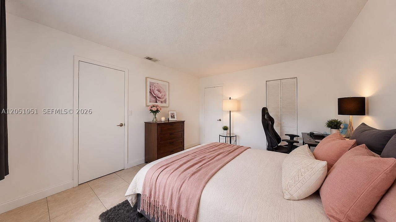 Real estate property located at 15701 Waterside Cir #205, Broward, Waterside Village Three C, Sunrise, FL