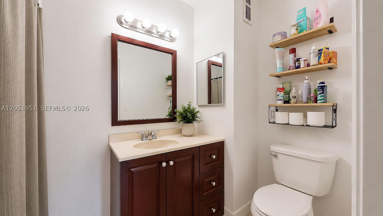 Real estate property located at 15701 Waterside Cir #205, Broward, Waterside Village Three C, Sunrise, FL