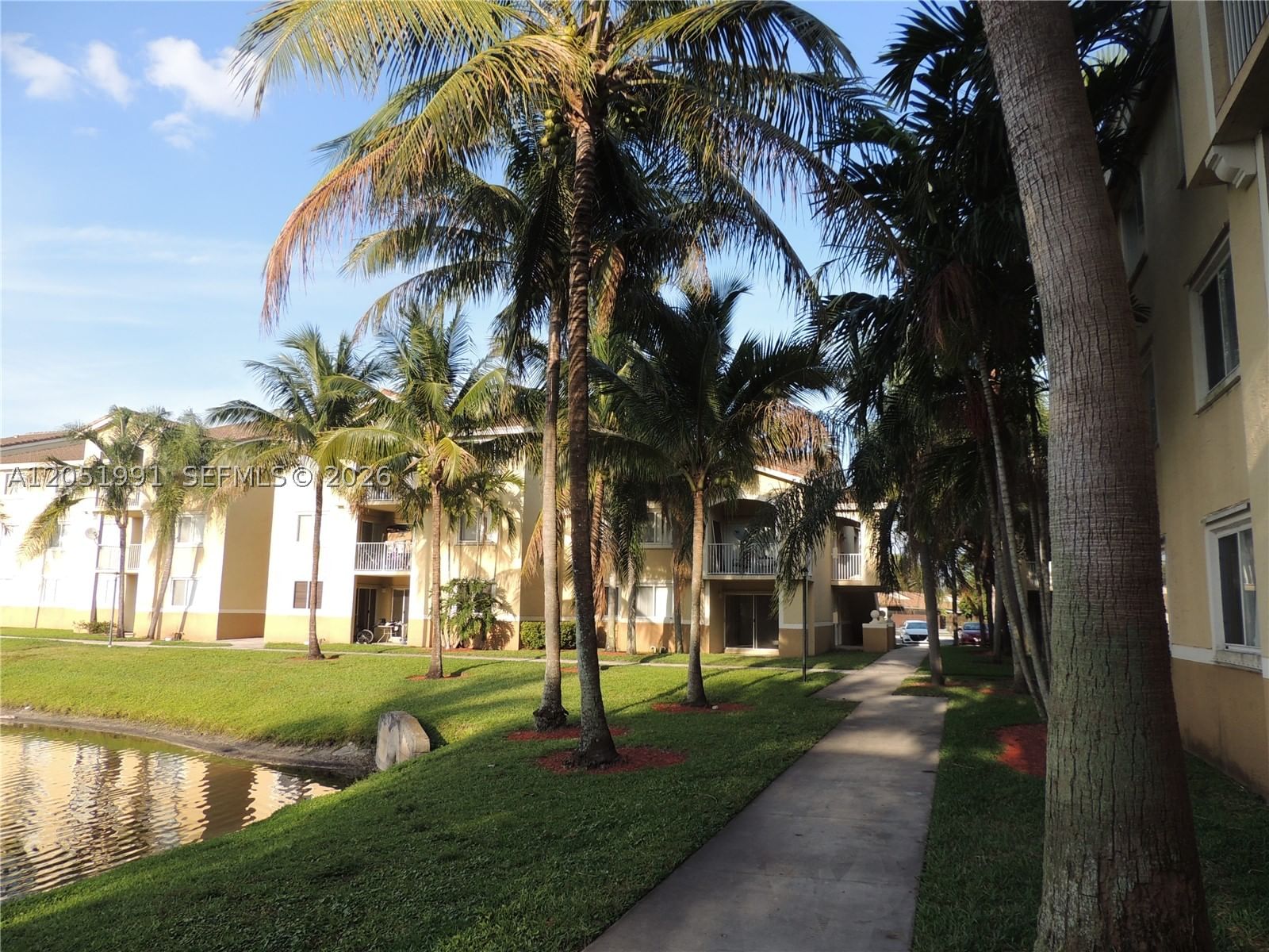 Real estate property located at 2600 University Dr #103, Broward, Royal Grand Condo, Davie, FL