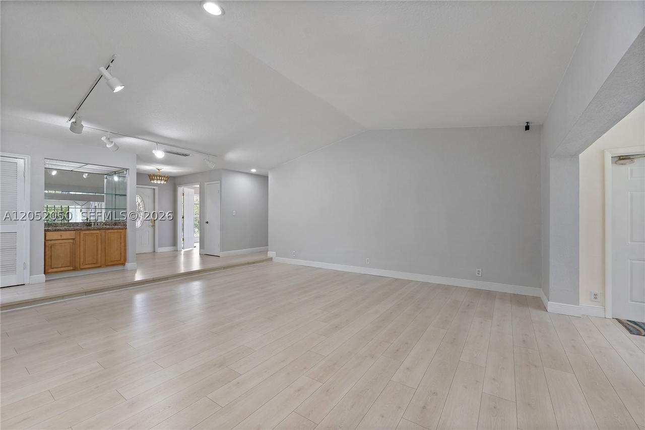 Real estate property located at 6307 Silk Oak Cir, Broward, Woodlands Sec Eight, Tamarac, FL
