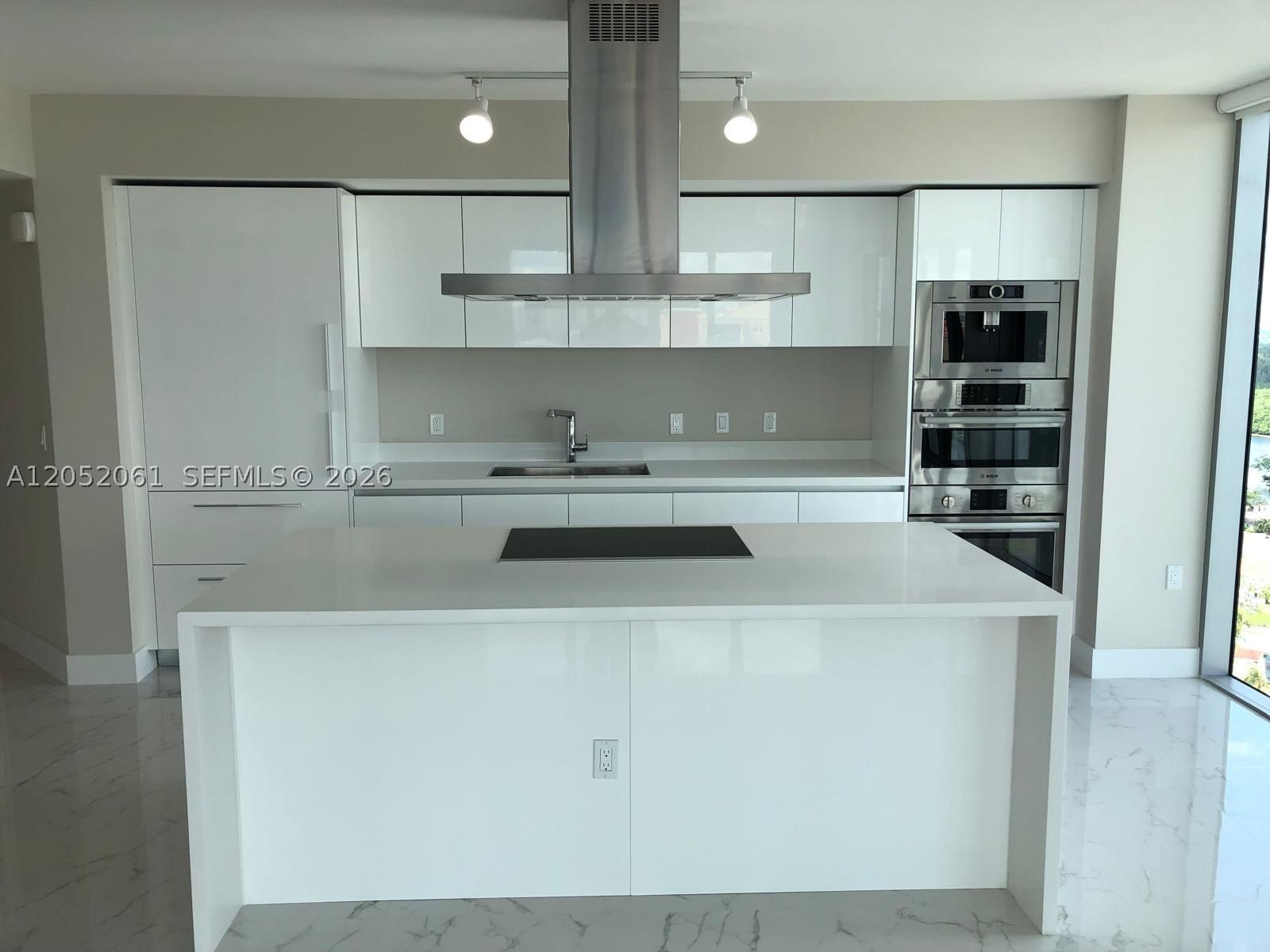 Real estate property located at 330 Sunny Isles Blvd #5-2401, Miami-dade, Parque Towers Condo, Sunny Isles Beach, FL
