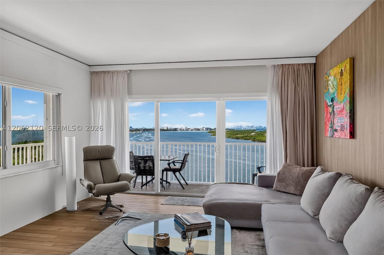 Real estate property located at 300 Bayview Dr #916, Miami-dade, Arlen House Condo, Sunny Isles Beach, FL