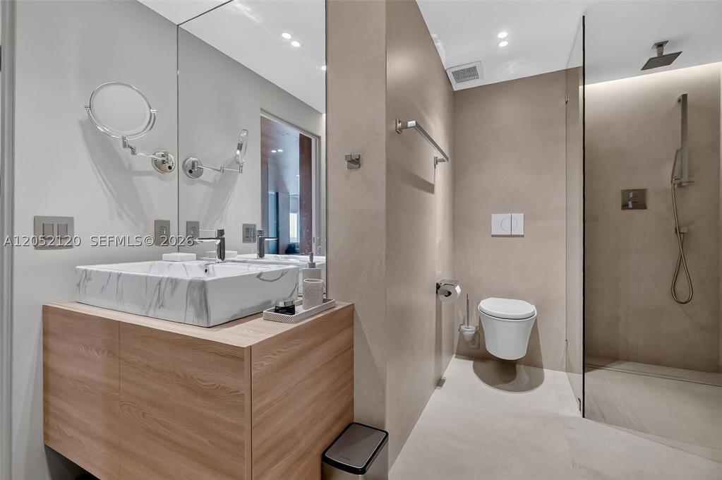 Real estate property located at 300 Bayview Dr #916, Miami-dade, Arlen House Condo, Sunny Isles Beach, FL