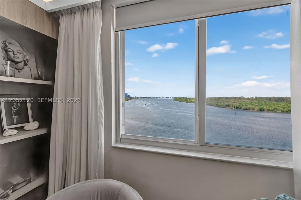 Real estate property located at 300 Bayview Dr #916, Miami-dade, Arlen House Condo, Sunny Isles Beach, FL