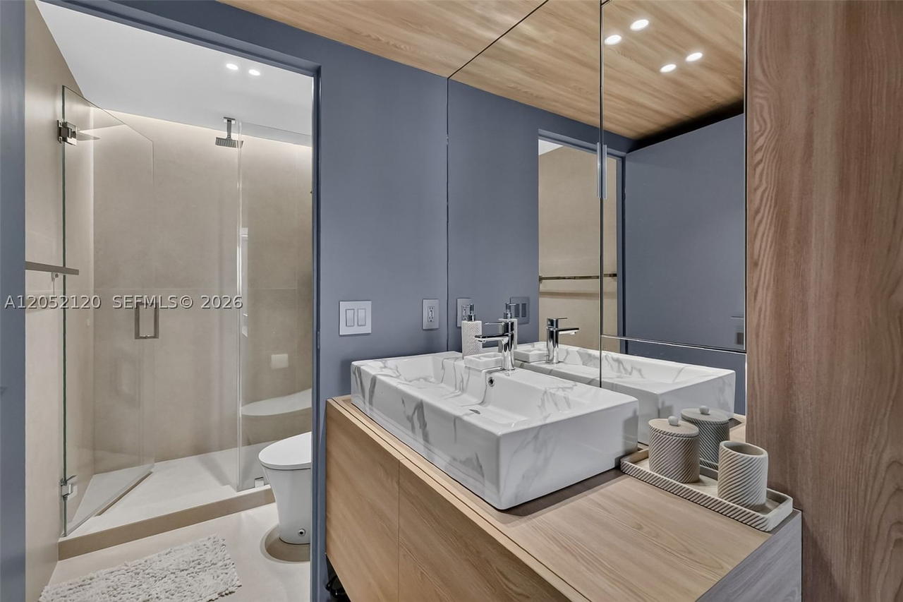 Real estate property located at 300 Bayview Dr #916, Miami-dade, Arlen House Condo, Sunny Isles Beach, FL