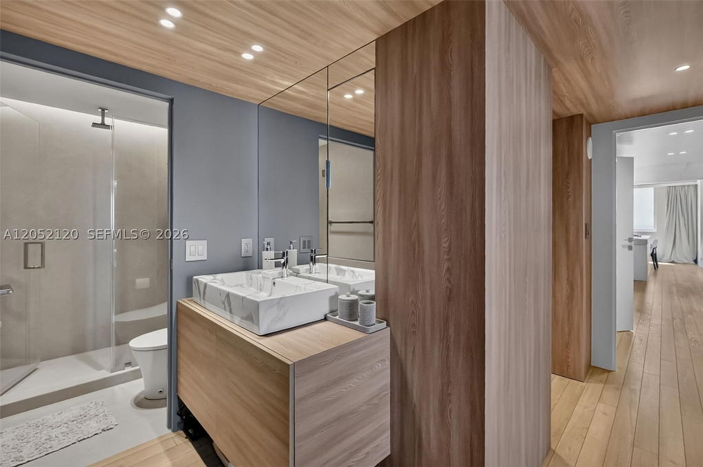 Real estate property located at 300 Bayview Dr #916, Miami-dade, Arlen House Condo, Sunny Isles Beach, FL