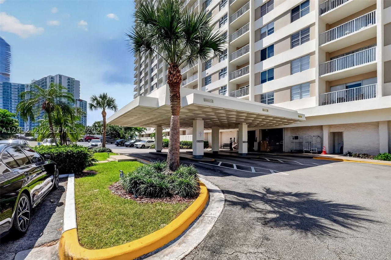 Real estate property located at 300 Bayview Dr #916, Miami-dade, Arlen House Condo, Sunny Isles Beach, FL