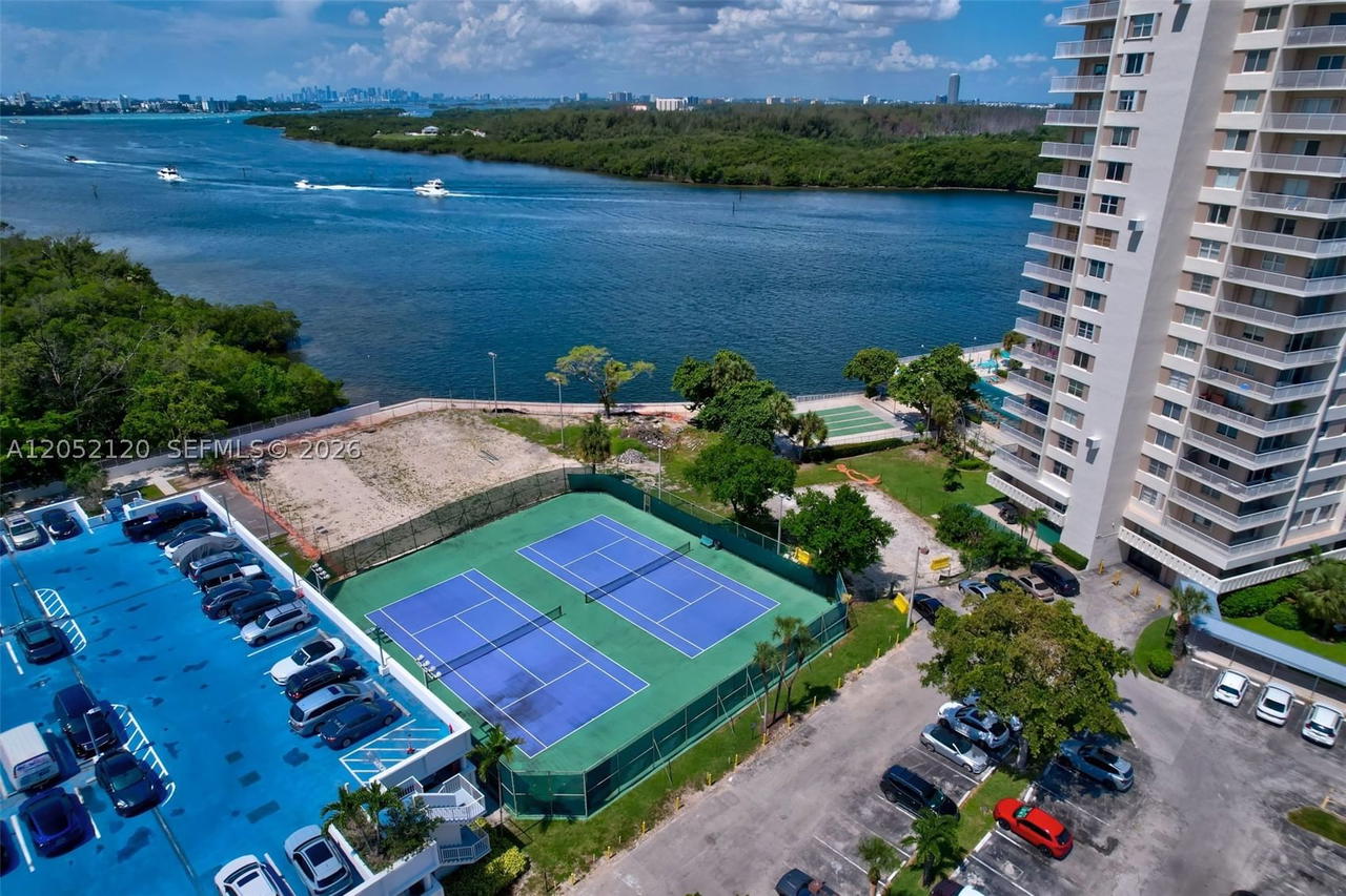 Real estate property located at 300 Bayview Dr #916, Miami-dade, Arlen House Condo, Sunny Isles Beach, FL