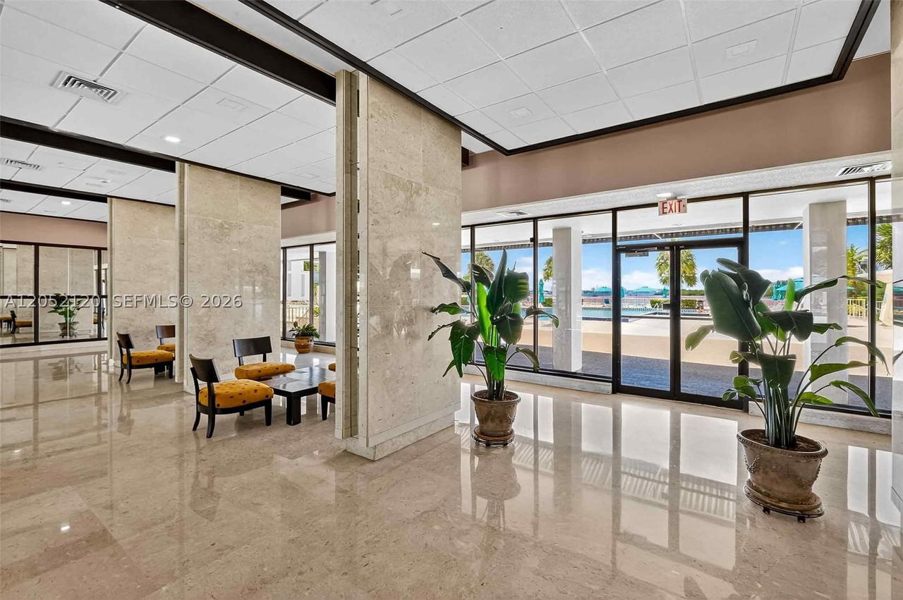 Real estate property located at 300 Bayview Dr #916, Miami-dade, Arlen House Condo, Sunny Isles Beach, FL