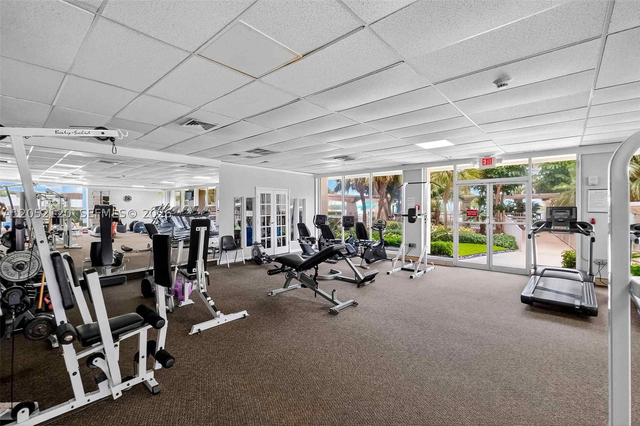 Real estate property located at 300 Bayview Dr #916, Miami-dade, Arlen House Condo, Sunny Isles Beach, FL
