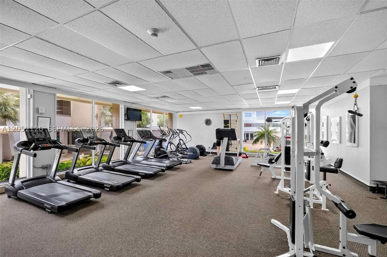 Real estate property located at 300 Bayview Dr #916, Miami-dade, Arlen House Condo, Sunny Isles Beach, FL