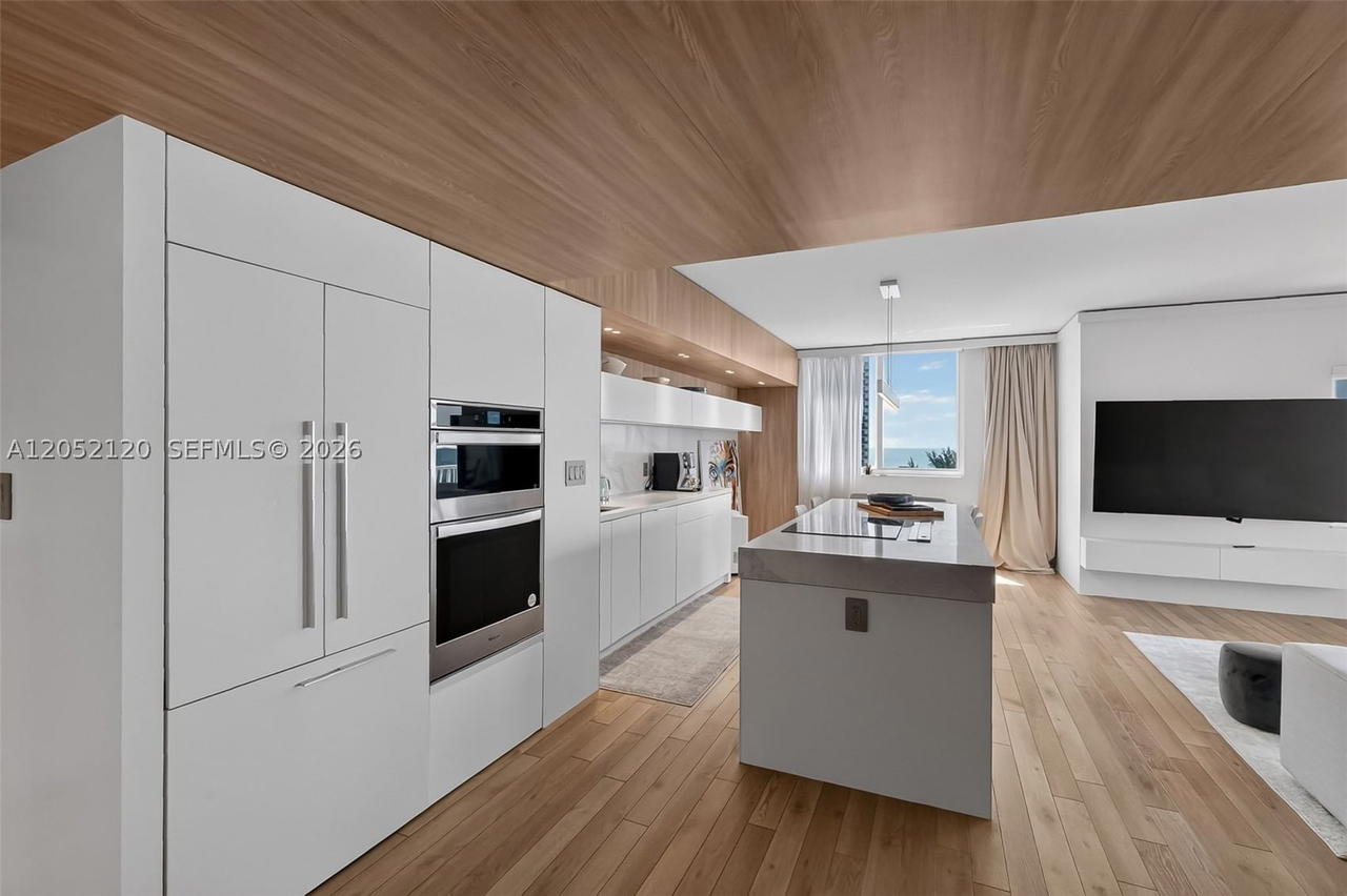 Real estate property located at 300 Bayview Dr #916, Miami-dade, Arlen House Condo, Sunny Isles Beach, FL