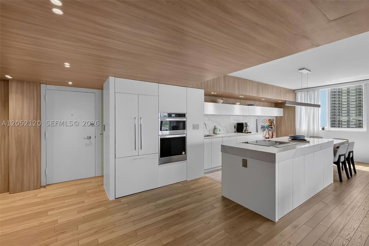 Real estate property located at 300 Bayview Dr #916, Miami-dade, Arlen House Condo, Sunny Isles Beach, FL