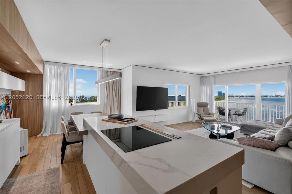 Real estate property located at 300 Bayview Dr #916, Miami-dade, Arlen House Condo, Sunny Isles Beach, FL
