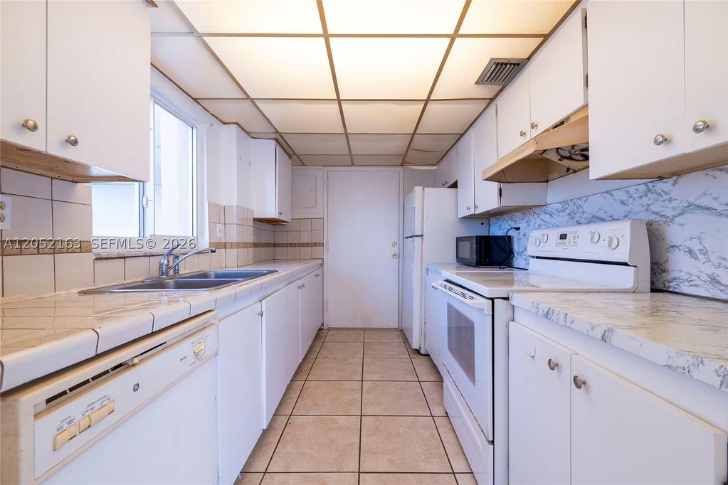 Real estate property located at 200 178th Dr #711, Miami-dade, Marbella Tower Condo, Sunny Isles Beach, FL
