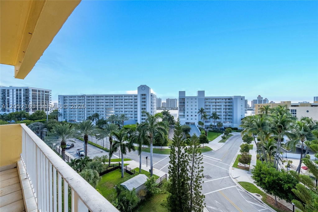 Real estate property located at 200 178th Dr #711, Miami-dade, Marbella Tower Condo, Sunny Isles Beach, FL