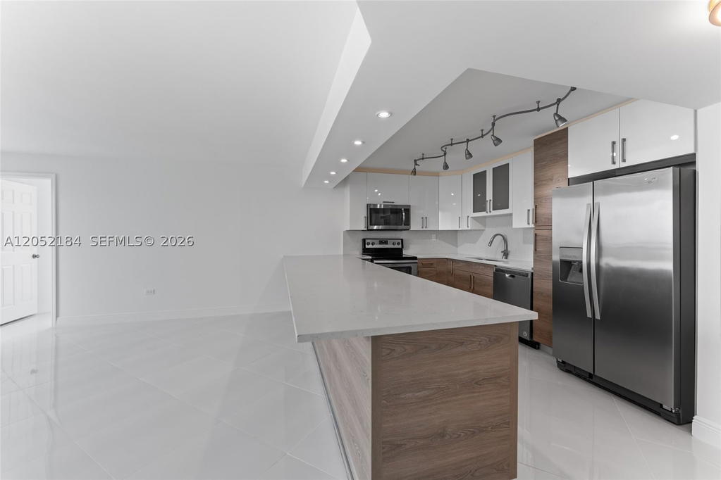 Real estate property located at 7135 Collins Ave #1535, Miami-dade, Burleigh House Condo, Miami Beach, FL