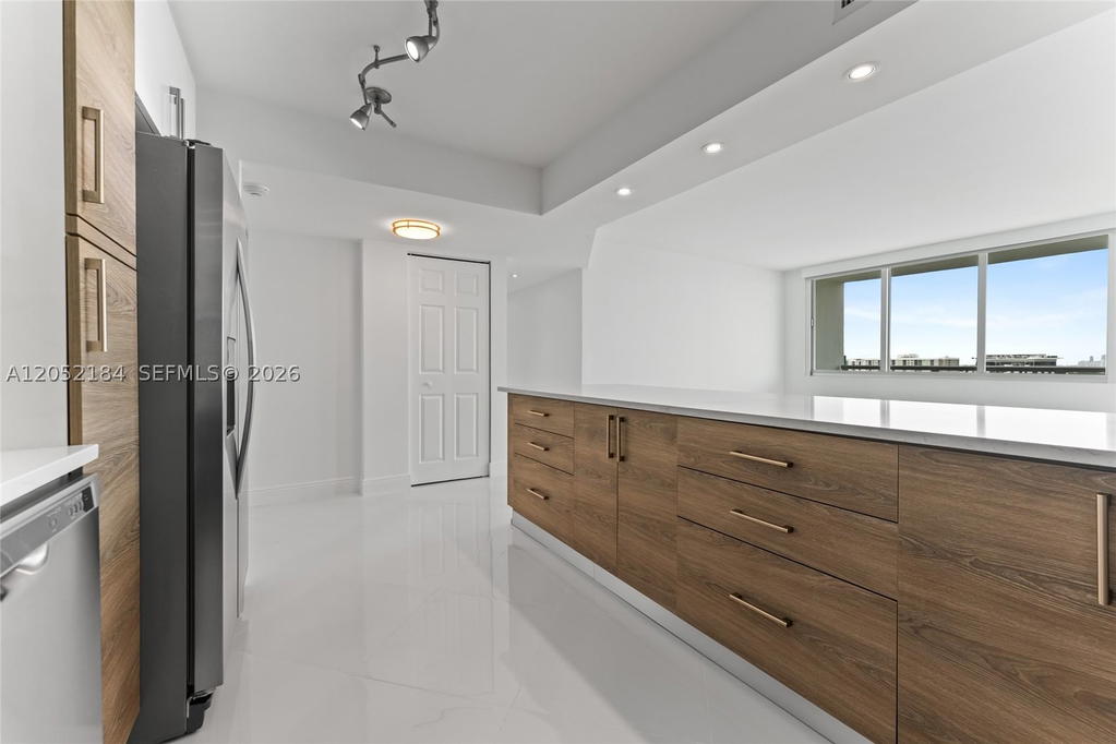 Real estate property located at 7135 Collins Ave #1535, Miami-dade, Burleigh House Condo, Miami Beach, FL