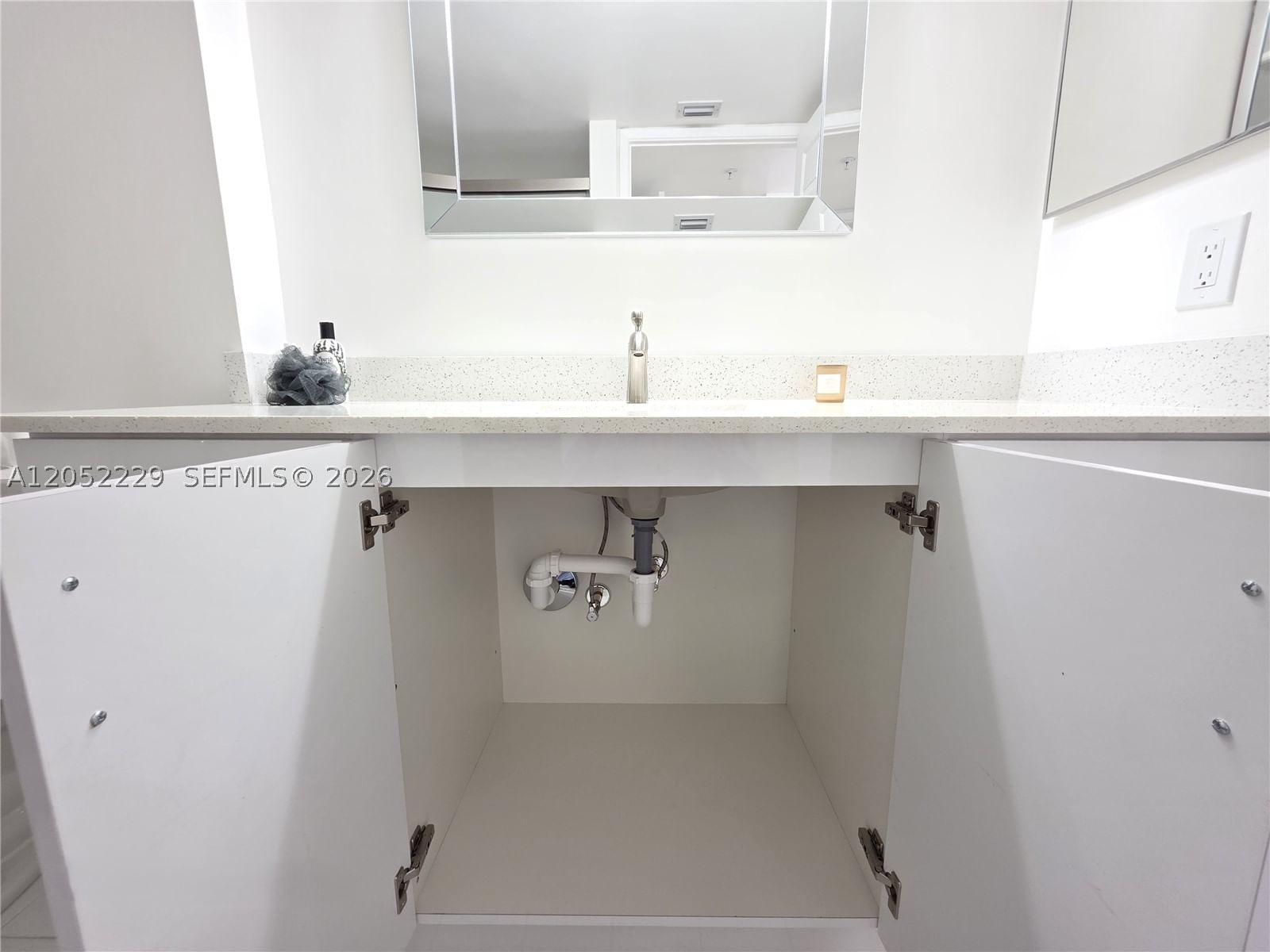 Real estate property located at 2620 University Dr #111, Broward, Royal Grand Condo, Davie, FL