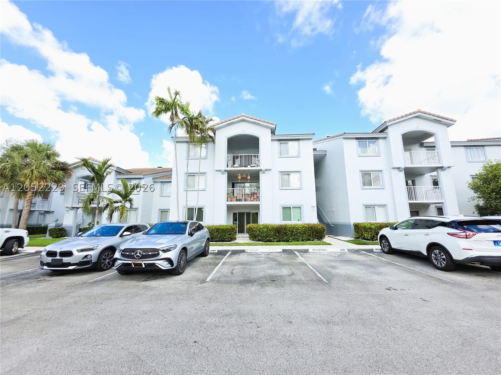 Real estate property located at 2620 University Dr #111, Broward, Royal Grand Condo, Davie, FL