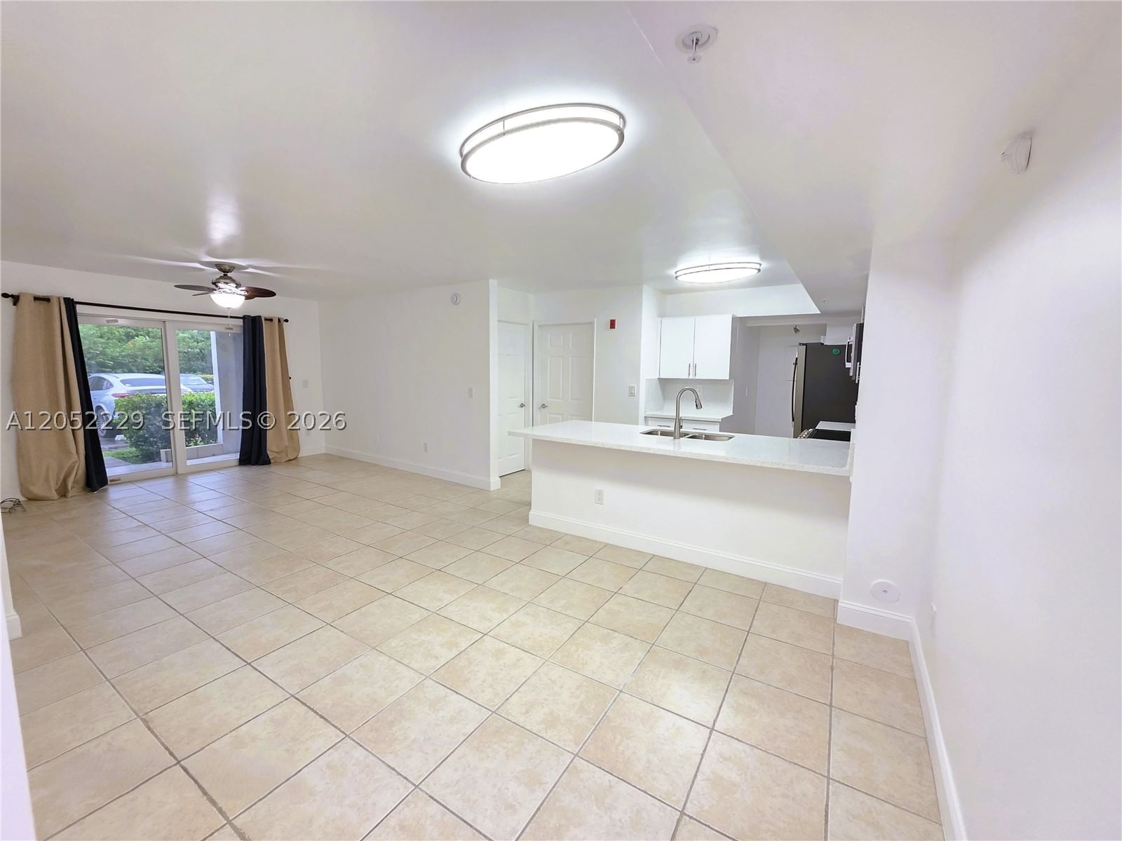 Real estate property located at 2620 University Dr #111, Broward, Royal Grand Condo, Davie, FL