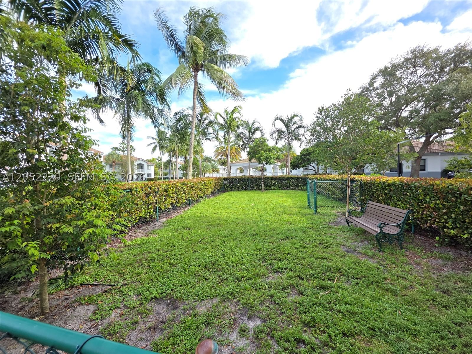 Real estate property located at 2620 University Dr #111, Broward, Royal Grand Condo, Davie, FL