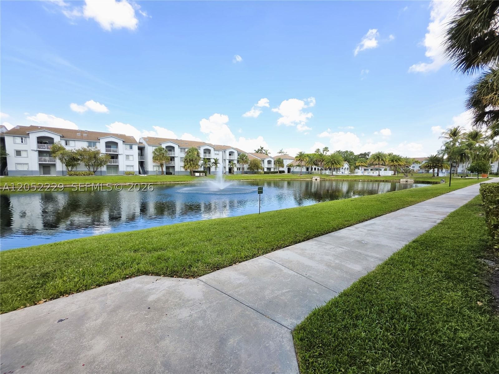 Real estate property located at 2620 University Dr #111, Broward, Royal Grand Condo, Davie, FL