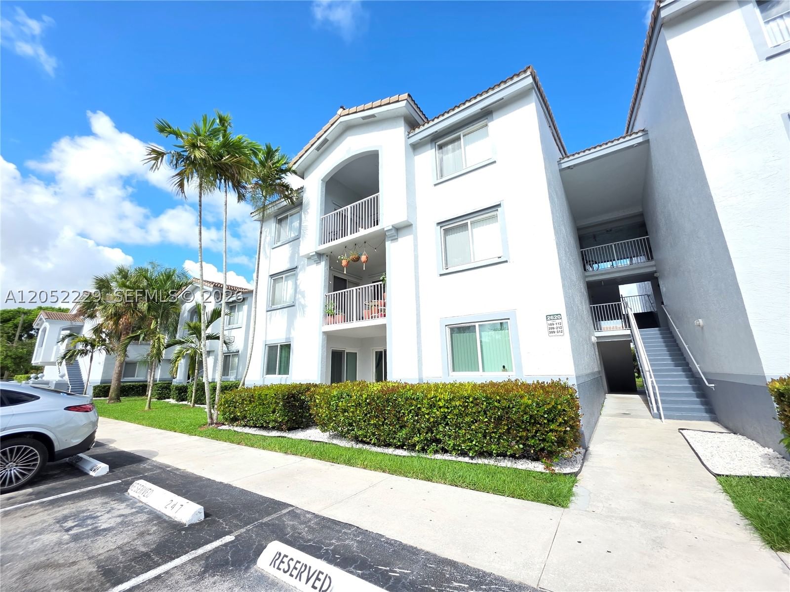 Real estate property located at 2620 University Dr #111, Broward, Royal Grand Condo, Davie, FL
