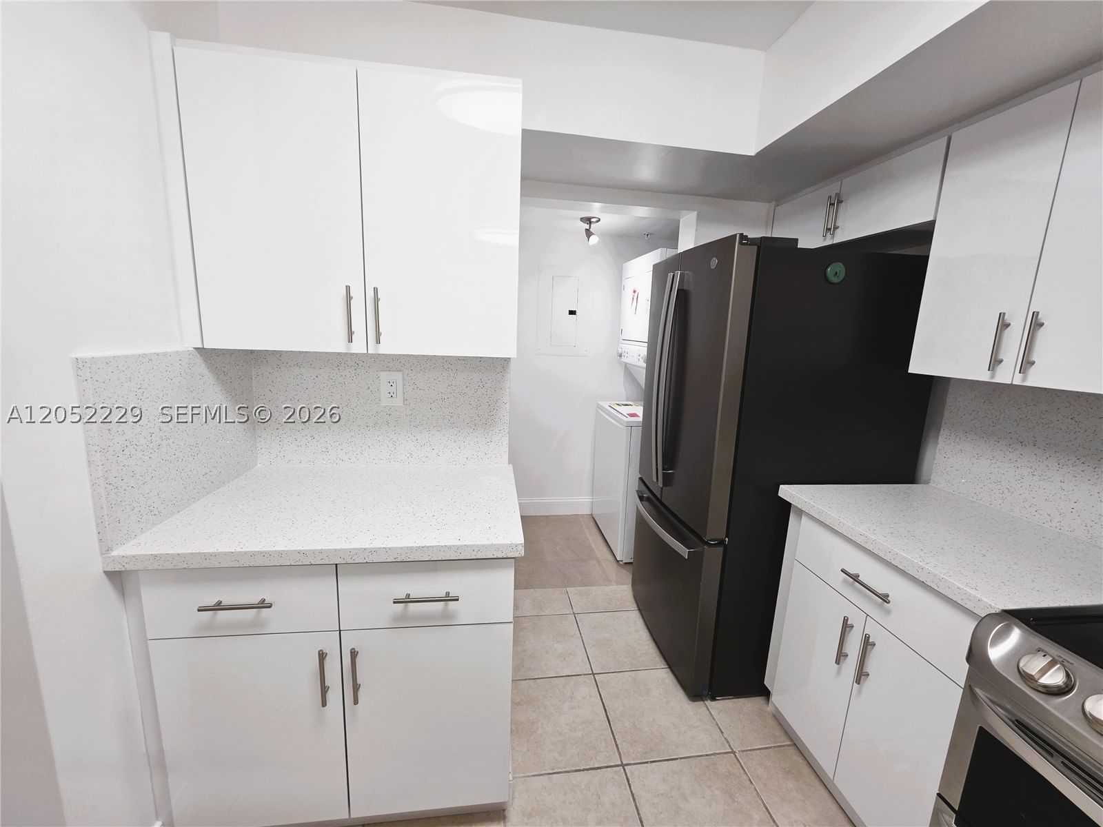 Real estate property located at 2620 University Dr #111, Broward, Royal Grand Condo, Davie, FL