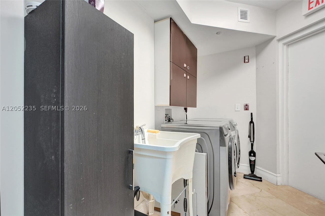 Real estate property located at 19111 Collins Ave #607, Miami-dade, Ocean Two Condo, Sunny Isles Beach, FL