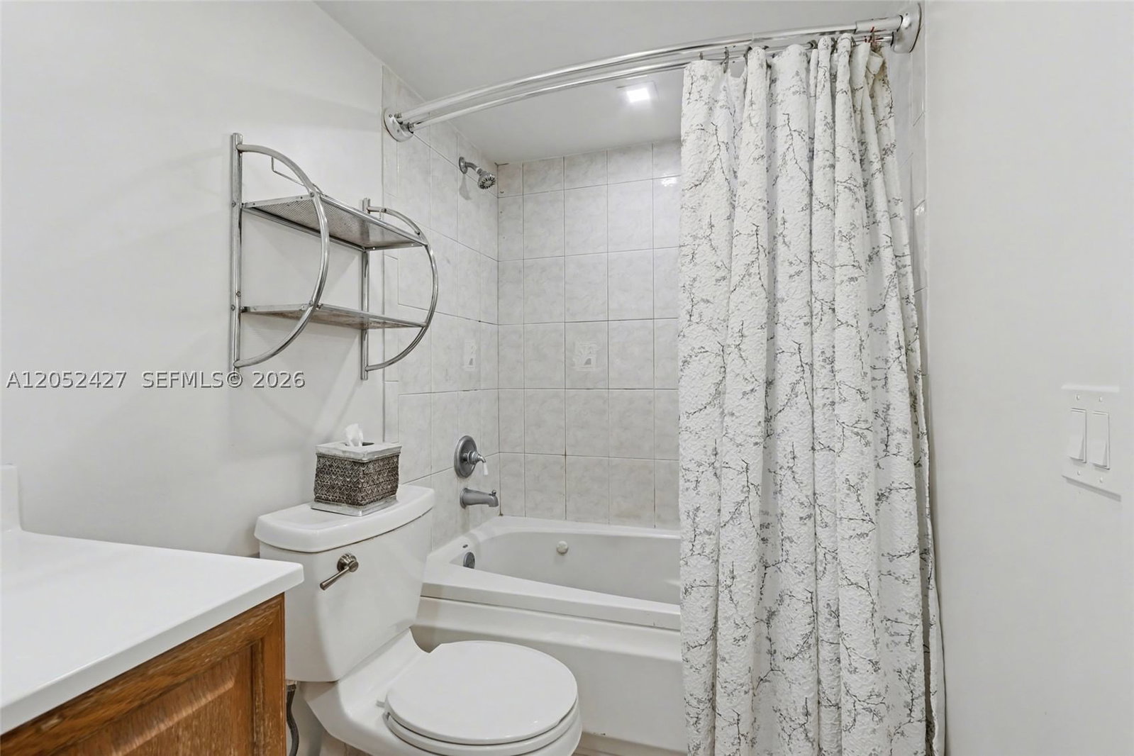 Real estate property located at 211 Ocean Dr #205, Broward, Victoria Towers Condo, Hollywood, FL