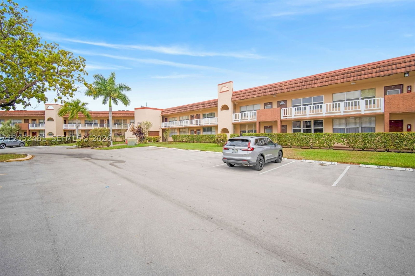 Real estate property located at 8851 Sunrise Lakes Blvd #116, Broward, Sunrise Lakes 76 Condo, Sunrise, FL
