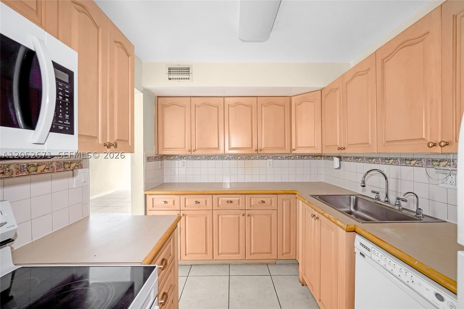 Real estate property located at 6861 147th Ave #3G, Miami-dade, Sovereigns Condo, Miami, FL