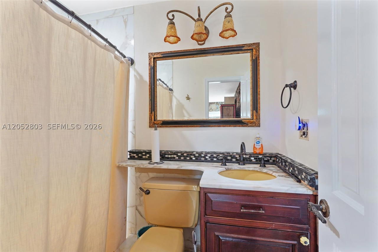 Real estate property located at 8541 Lake Dasha Dr, Broward, Jacaranda Area 12-c, Plantation, FL