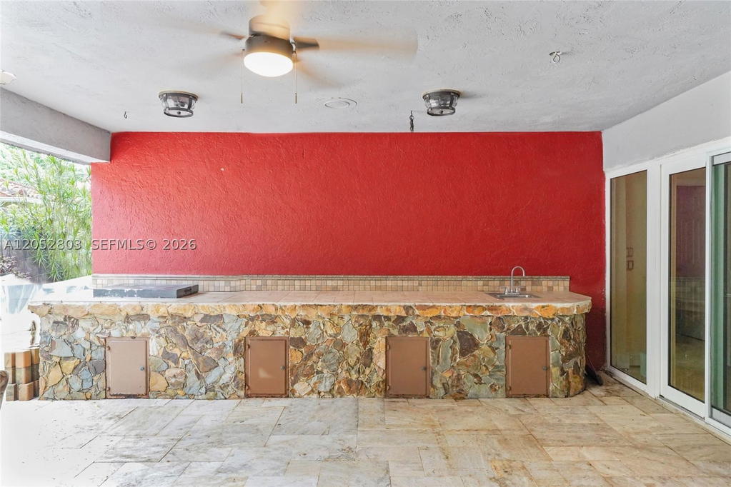 Real estate property located at 8541 Lake Dasha Dr, Broward, Jacaranda Area 12-c, Plantation, FL