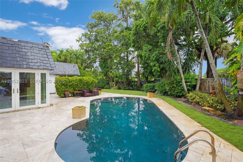 Real estate property located at 8541 Lake Dasha Dr, Broward, Jacaranda Area 12-c, Plantation, FL