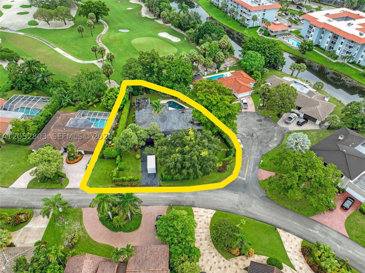 Real estate property located at 8541 Lake Dasha Dr, Broward, Jacaranda Area 12-c, Plantation, FL