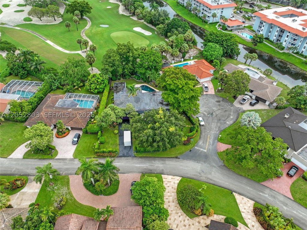 Real estate property located at 8541 Lake Dasha Dr, Broward, Jacaranda Area 12-c, Plantation, FL