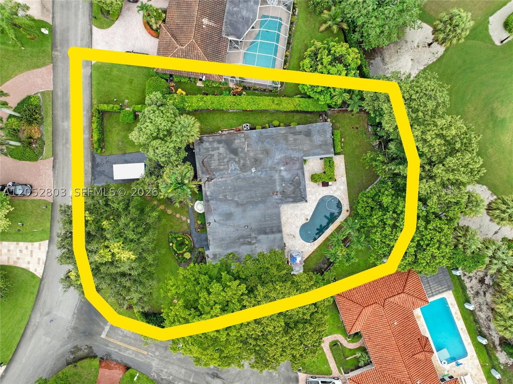 Real estate property located at 8541 Lake Dasha Dr, Broward, Jacaranda Area 12-c, Plantation, FL