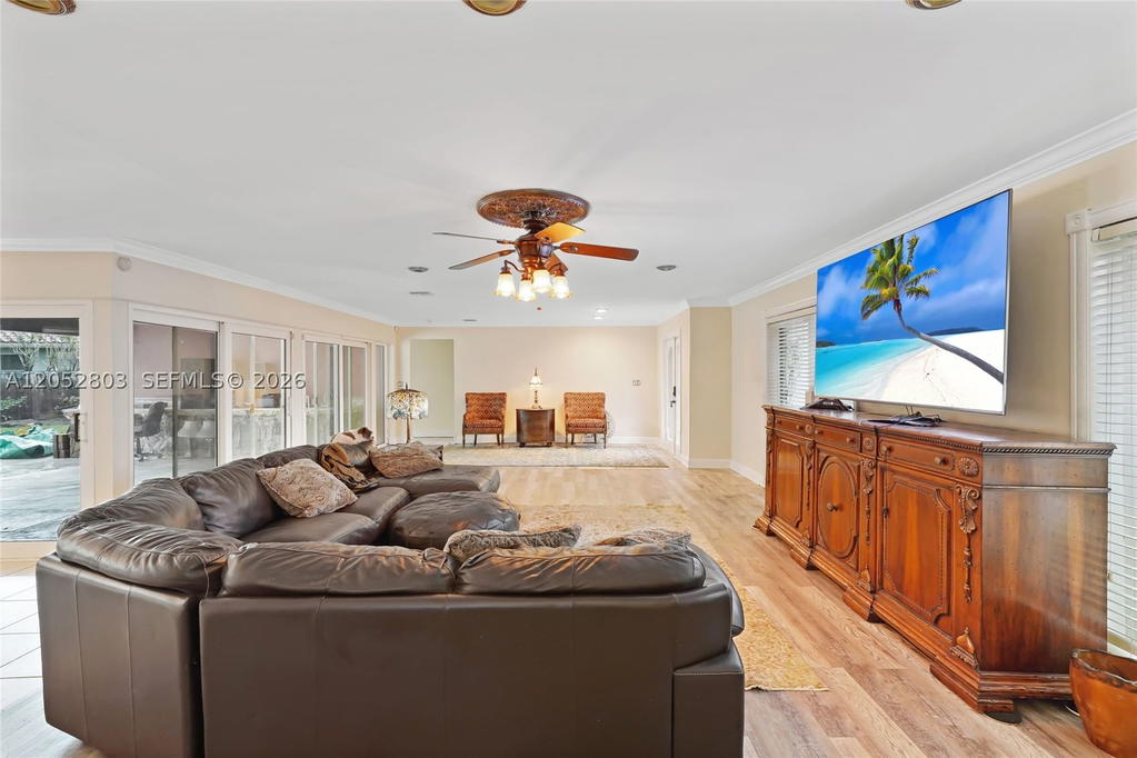 Real estate property located at 8541 Lake Dasha Dr, Broward, Jacaranda Area 12-c, Plantation, FL