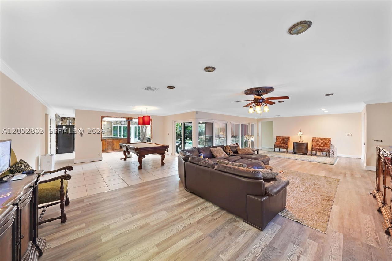 Real estate property located at 8541 Lake Dasha Dr, Broward, Jacaranda Area 12-c, Plantation, FL