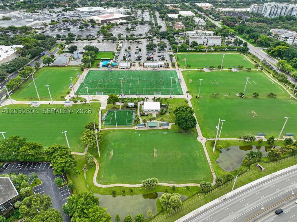 Real estate property located at 8541 Lake Dasha Dr, Broward, Jacaranda Area 12-c, Plantation, FL