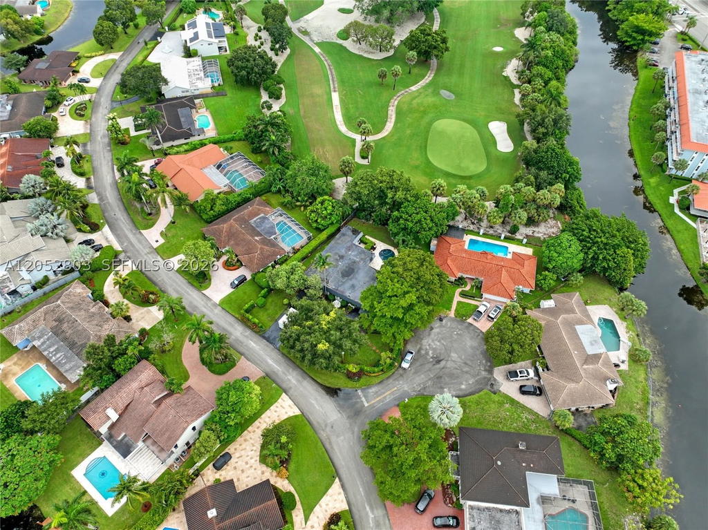 Real estate property located at 8541 Lake Dasha Dr, Broward, Jacaranda Area 12-c, Plantation, FL