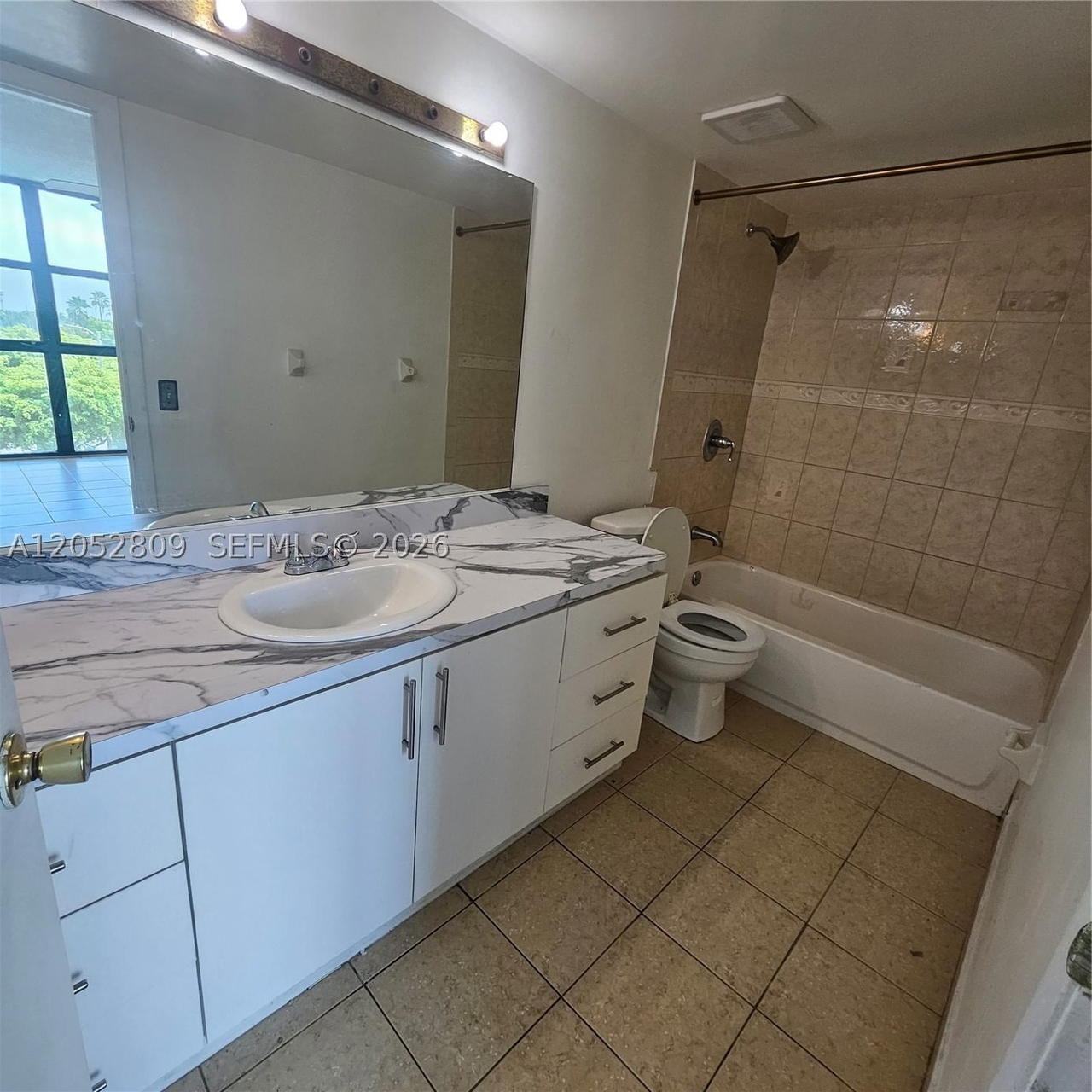 Real estate property located at 11790 18th St #519-3, Miami-dade, International Park Condo, Miami, FL