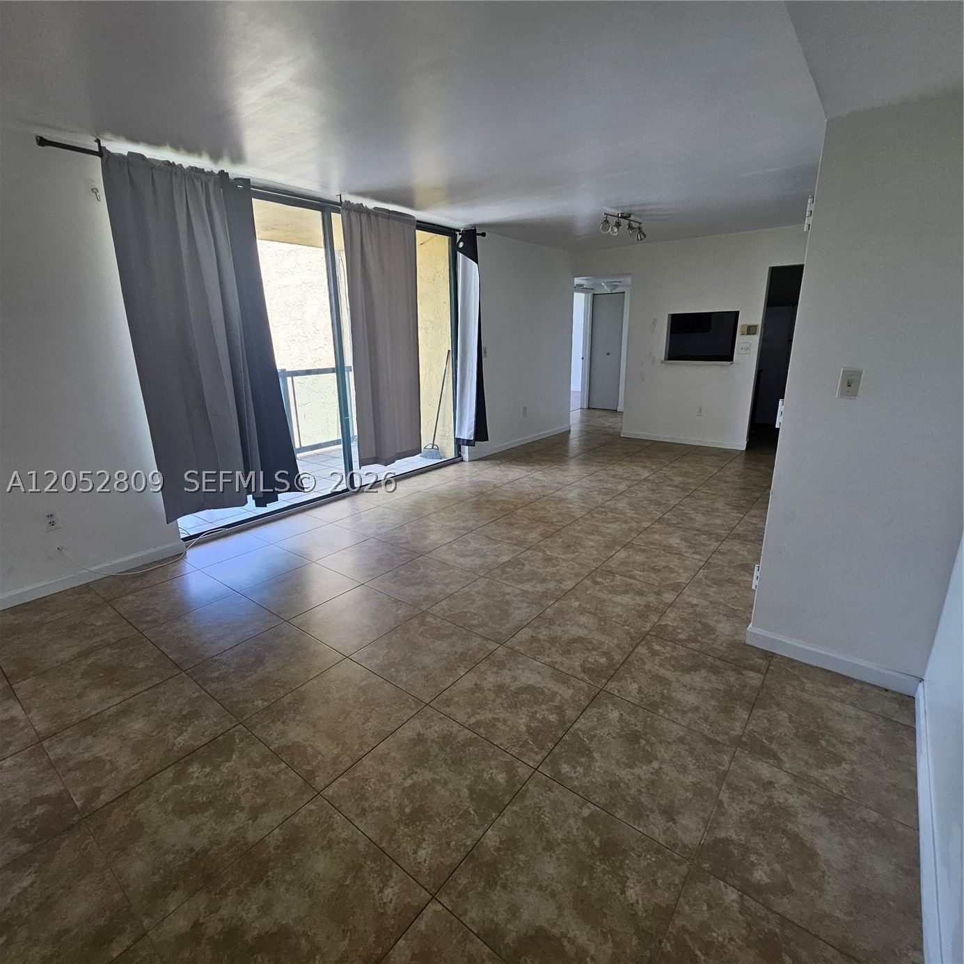 Real estate property located at 11790 18th St #519-3, Miami-dade, International Park Condo, Miami, FL
