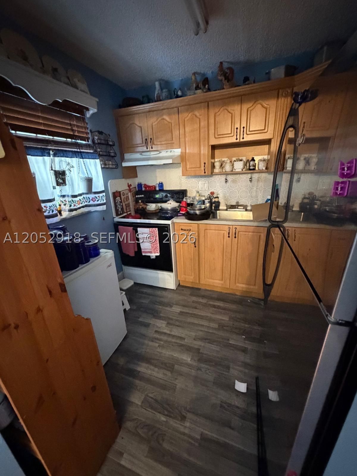 Real estate property located at 1335 68th St #204, Miami-dade, Kings Cove Condo, Hialeah, FL