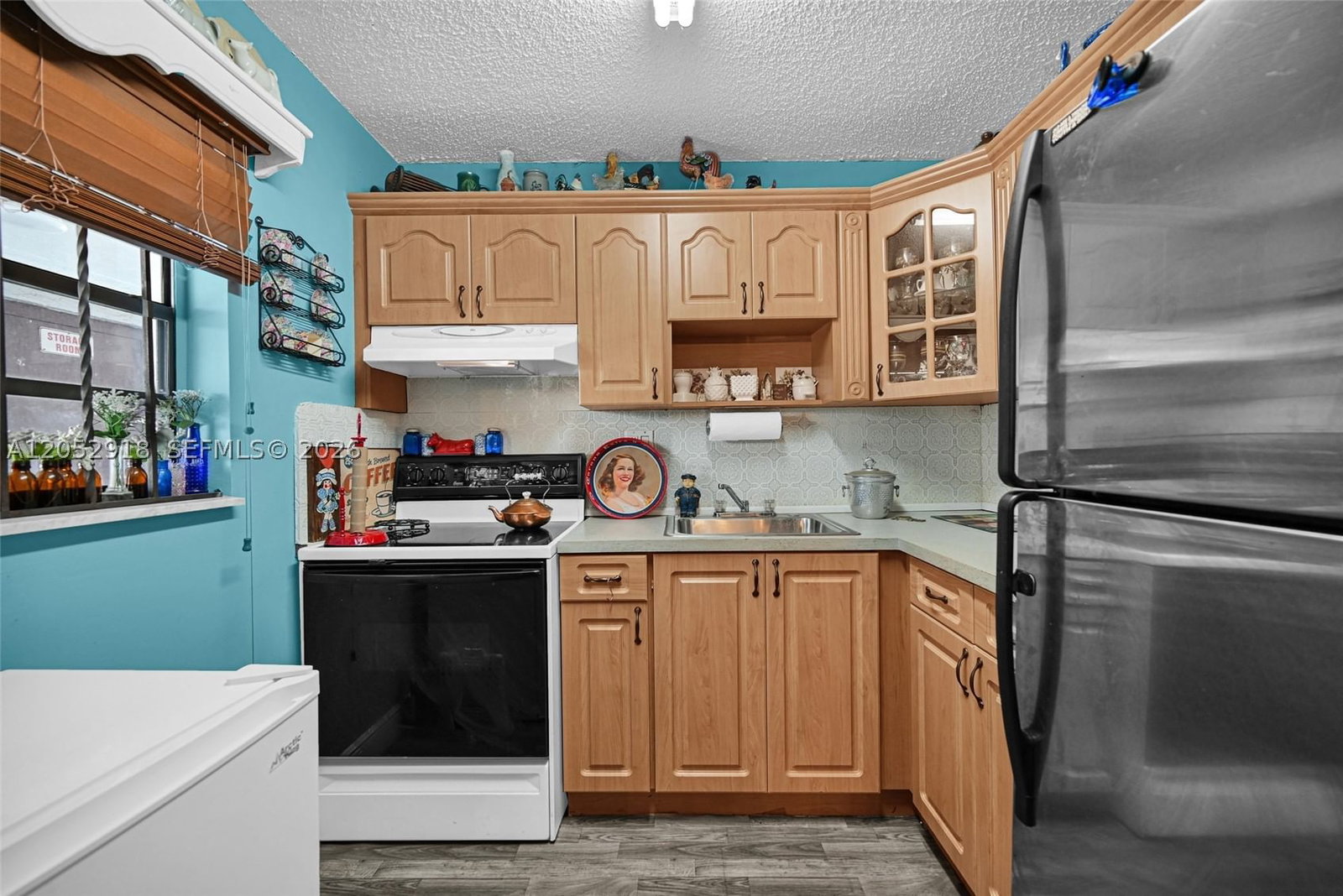 Real estate property located at 1335 68th St #204, Miami-dade, Kings Cove Condo, Hialeah, FL